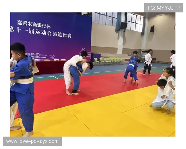 跆拳道选手腿法过快摄像机跟不上焦点 跆拳道选手腿法过快摄像机跟不上焦点